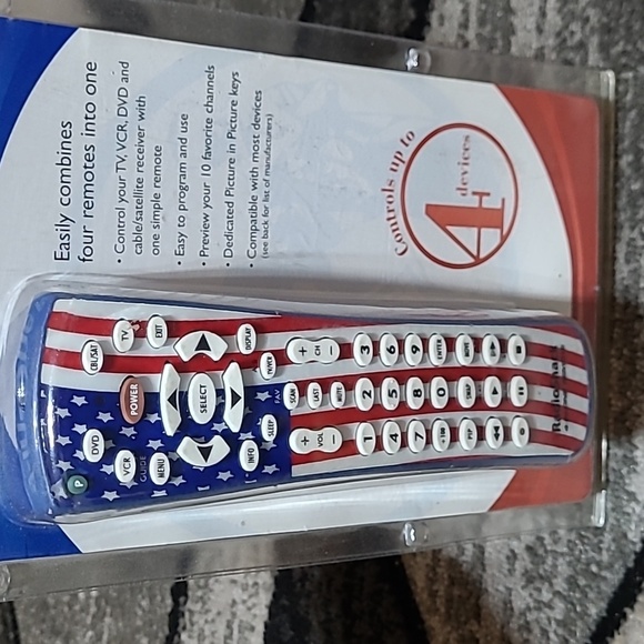 RADIO SHACK UNIVERSAL 4-IN-1 AMERICAN FLAG DESIGN REMOTE CONTROL - Picture 2 of 12